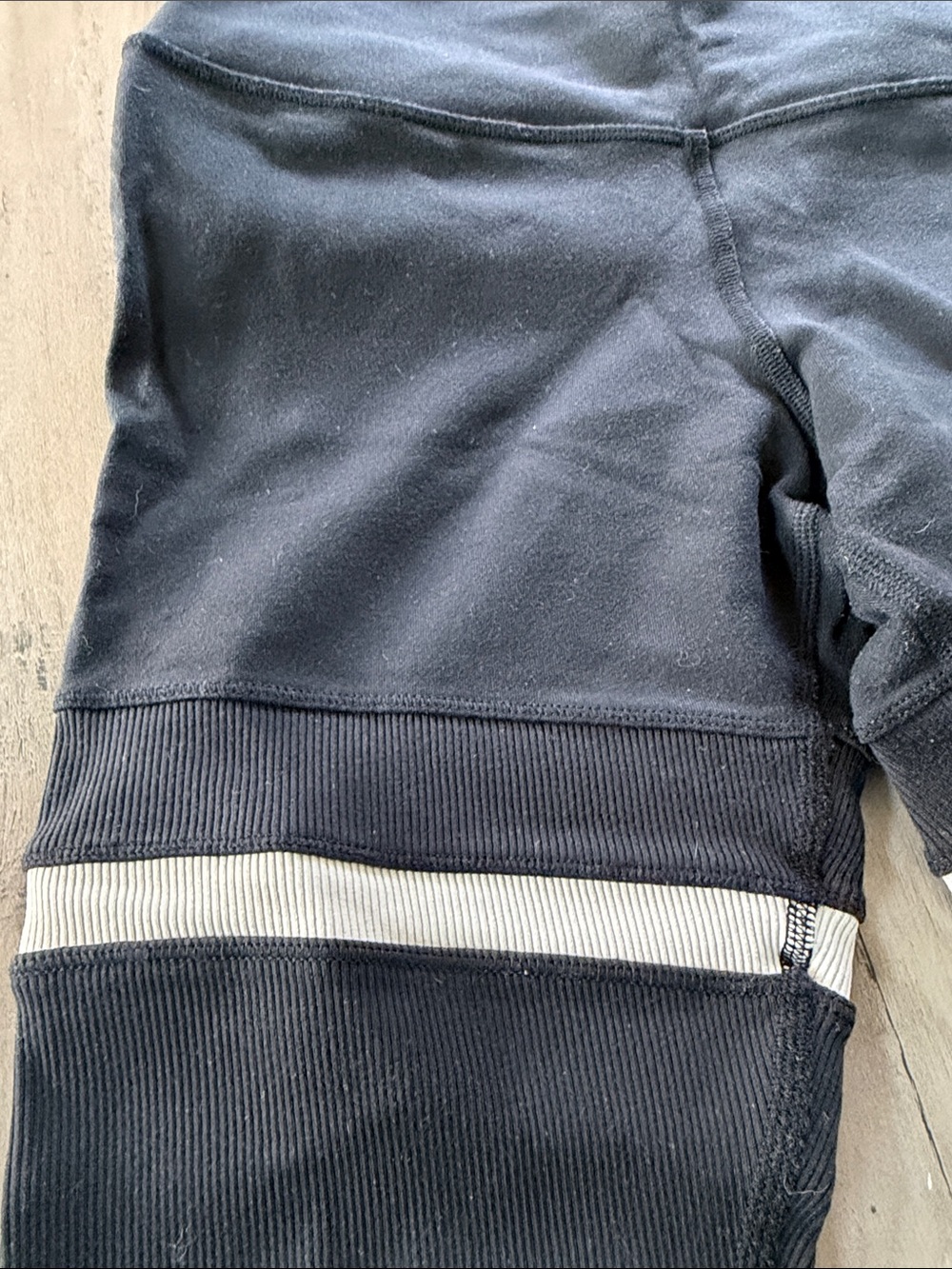 Alo Medium Ribbed Black Leggings with White Striped Knee Details - Picture 4 of 11